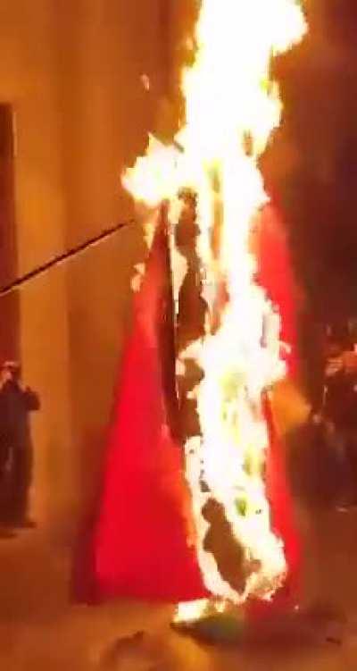 Peaceful Armenians burned Turkish and Azerbaijani Flags (today)