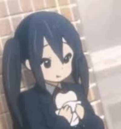 Azu-nyan enjoying a delicious meat bun