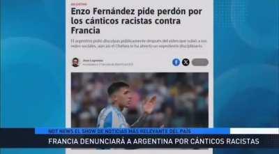 Noticiero Chileno sobre los argentinos: “¿Se creen italianos? Entiendo a un alemán racista, ¿pero a un argentino racista? Con el color de su piel no los dejarían ni entrar a Francia”.