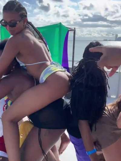 Kedek Kedek (@deejblaze1)