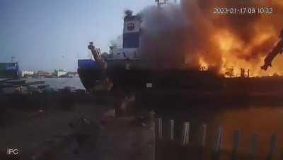 17/01/2023 Huge explosion aboard an oil tanker at a Thai shipyard
