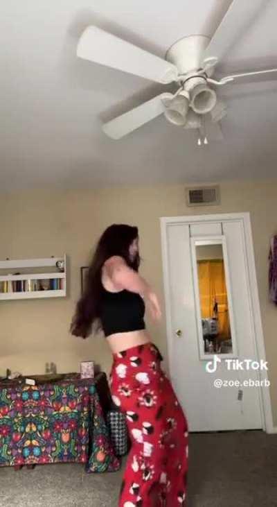 Hot Zoe Twerk!🔥🙂🍑