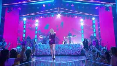 Amazon Concert booty strut