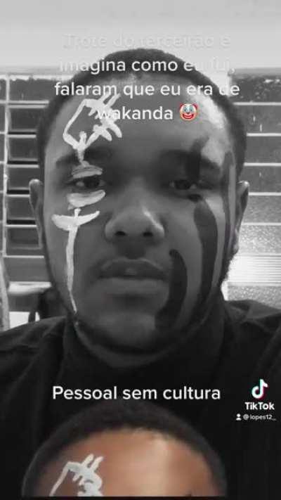 Pessoas sem cultura. Ps:respeitem meu cospobre