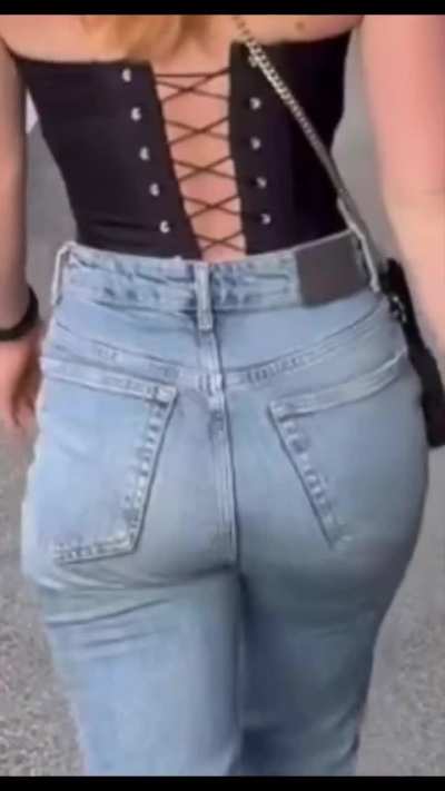 Perfect Ass in Perfect Hypnotic Motion