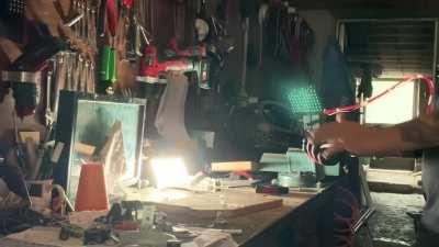 Инженер создал устройство, которое позволяет выпускать паутину, как человек-паук и притягивать к себе вещи.