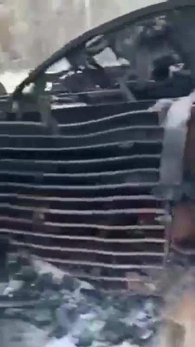 (NSFL) Russian soldiers were ambushed and annihilated by Ukrainian forces in Sumy Oblast, destroying a T-72B3M in the process