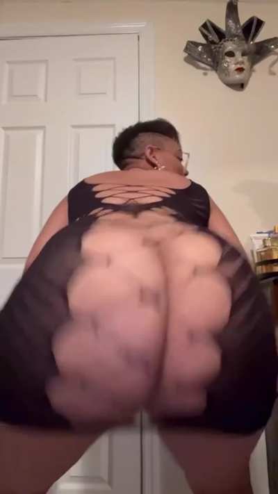 Mommy pussy is delicious.