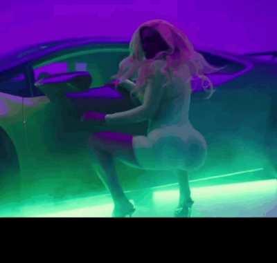 I want to feel her ass in my hands