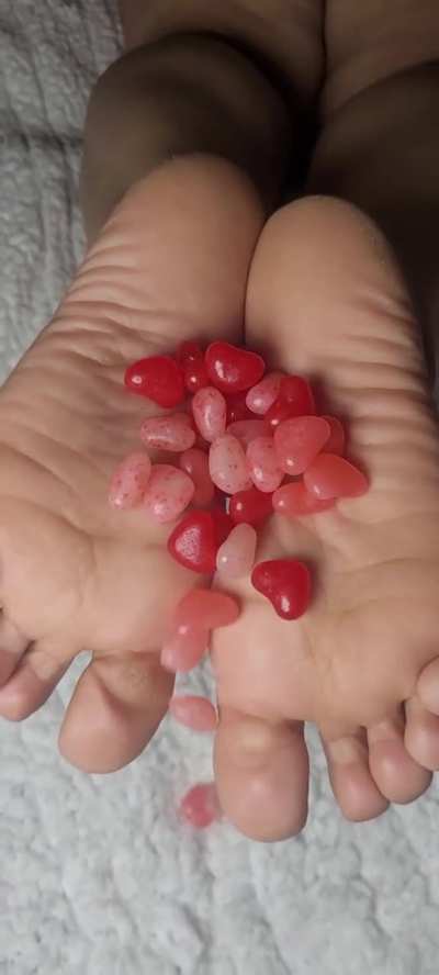 Ready to eat your Valentine's Day candies!?! You can have some of these jolly ranchers too 😇