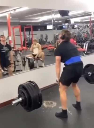 WCGW deadlifting