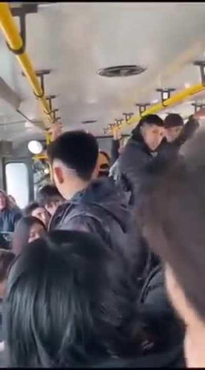 Comodoro Rivadavia: Un pasajero se puso a fumar en el colectivo y el bondiman se calentó