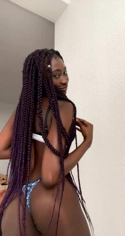 Im curious if any men would cum to my nudes, I hope it's at least someone 😇