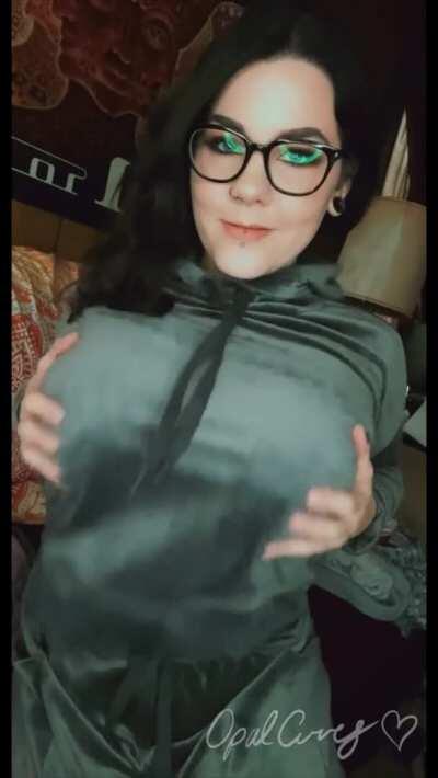 Massive Bouncing Jiggly Titty Drop, Huge Suckable Nipples