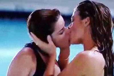 Neve Campbell & Denise Richards