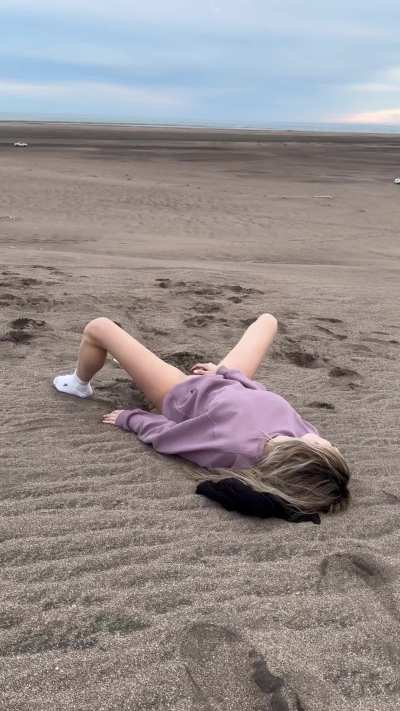 Having an orgasm in the middle of the beach