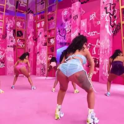 I love her videos 🤤🤤🍑🔥