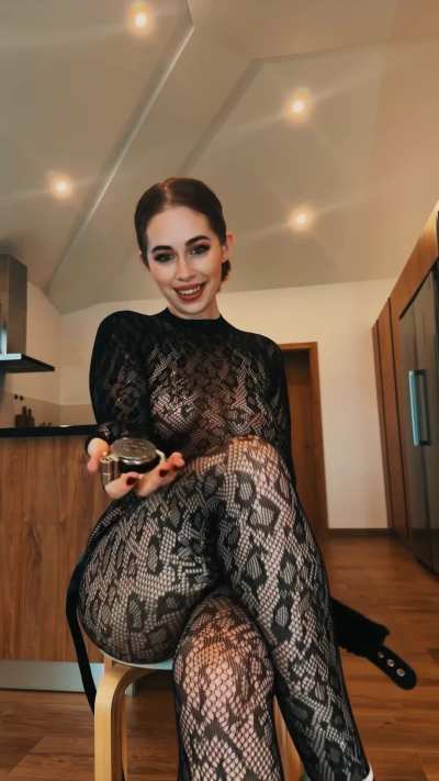 Would you date me if I caged you 