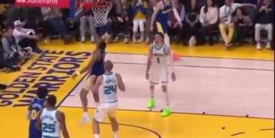 Jordan Poole when looking at baddies = Prime Curry.