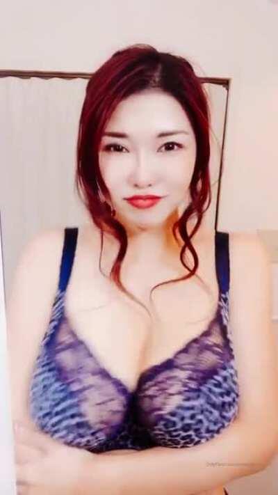 Anri Okita Magic Trick With Her Shirt