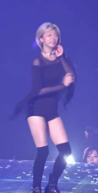 Jeongyeon with the moves