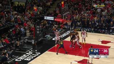 [Highlight] Alex Caruso with the hustle plays