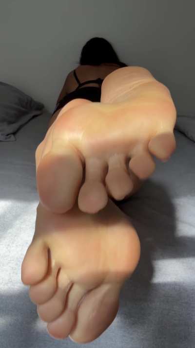 Let yourself be seduced by the soft rhythm of my feet