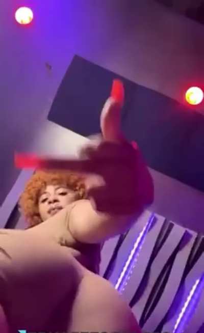 Ice spice twerking for a minute