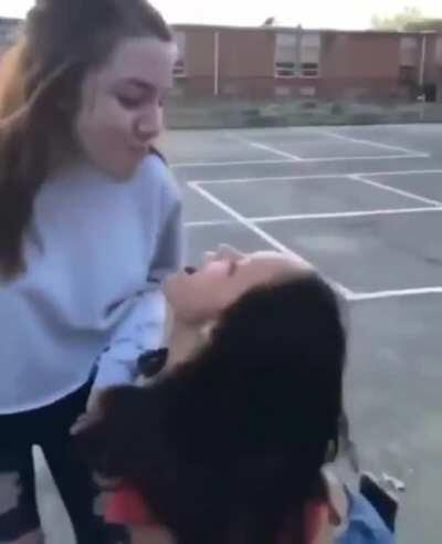 Faţa pe care o faci când nu poţi să te hotărăşti pe care ştoarfă s-o iei de nevastă