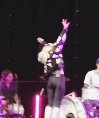 she knows she's fucking hot