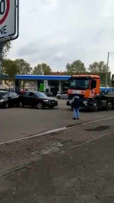 Truck driver and Audi driver discussing things
