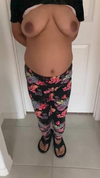 Bouncing Tits. Wife 32