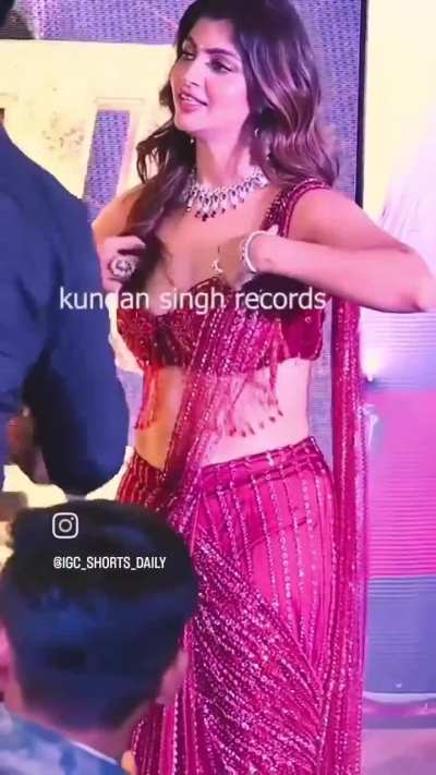 Akanksha Puri Jiggle Wiggle
