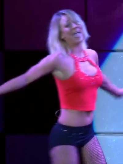 Kaley Cuoco singing 'tits and ass'