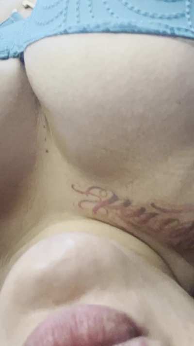 Pull on my hair while I'm taking your cock doggy style 
