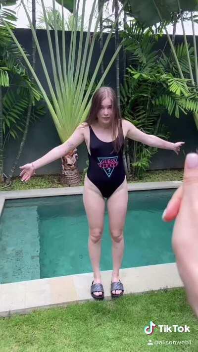 she just threw me into the pool 😅😅😅 how did I prevent her 🤷‍♀️