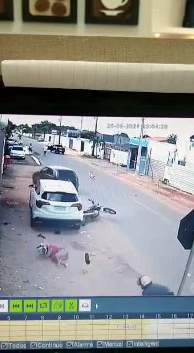 WCGW being a female robber with nice legs