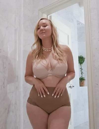 You need a Milf who's the perfect blend of classy and slutty [F51]