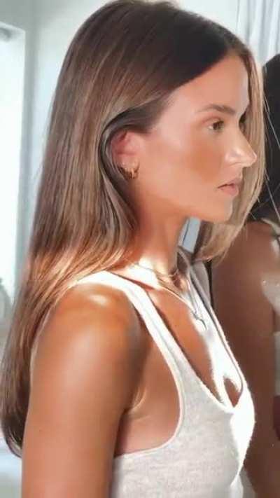 Home alone on a Sunday wearing brand weekendstories. Looks quite comfy.