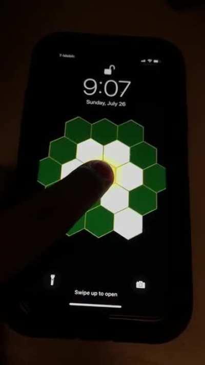 I made an “interactive” Boards of Canada wallpaper for my phone