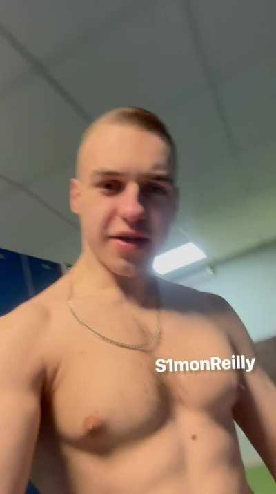 Do you like seeing guys flashing their cocks in public gym?