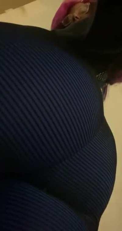 Fuckkkkkk. This felt so good to push out of my asshole. The built up gas in me was hurting my insides. Bubbly wet farts smell the worst!!!