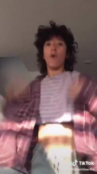 Crop top boob flash 🤪