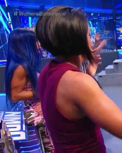 Bayley & Sasha Banks 🤷‍♂️ 😧