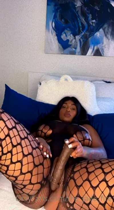 Her pussy is so wet💦💦💦