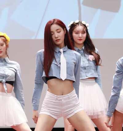 Momoland Yeonwoo So Pretty and Sexy