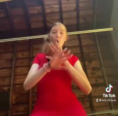 White girl can make it move