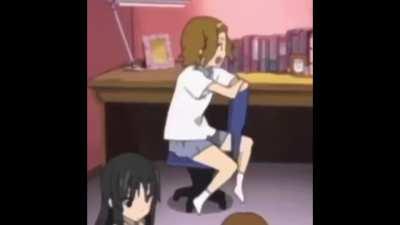 I like Ritsu and I like her spinning in the chair