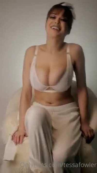 Tessa Fowler Cum on my Titts