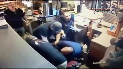 Зря он забрел в их логово